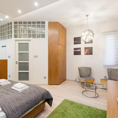 Retro Budapest Dream Suite Near The Danube Exterior photo